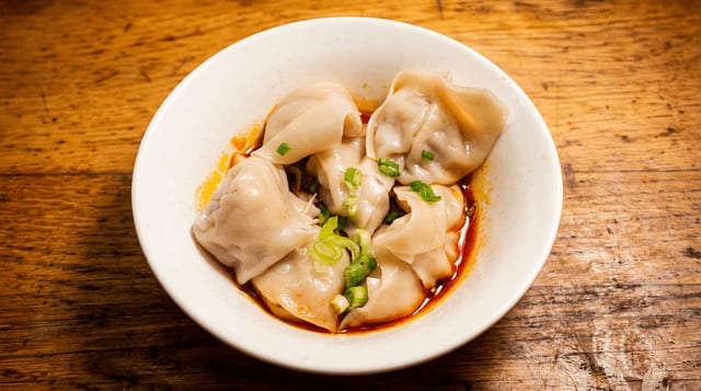Wontons in Chili Oil (8pc).